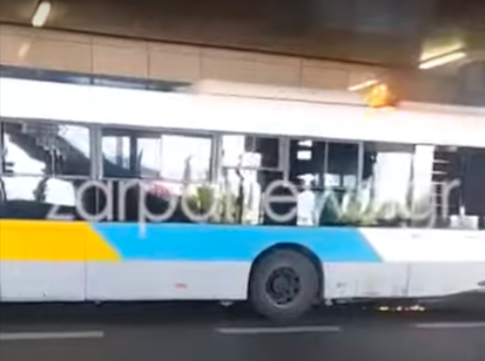 Φωτιά σε λεωφορείο του ΟΑΣΑ στο «Ελευθέριος Βενιζέλος» [βίντεο] - ΕΛΛΑΔΑ
