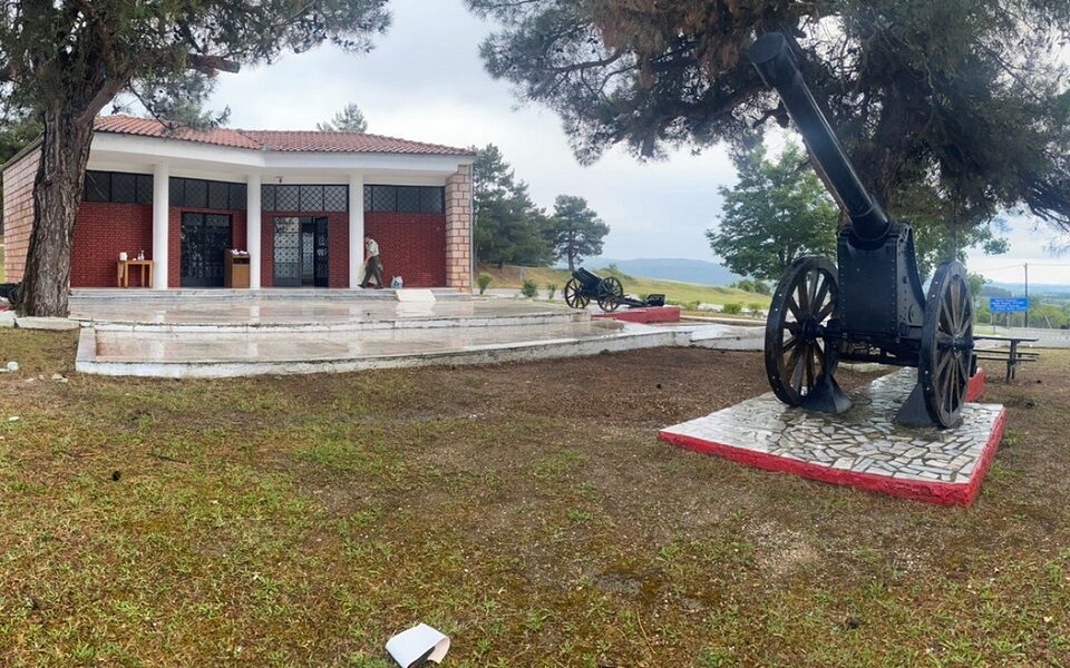 Θεσσαλονίκη: Κλοπή δέκα προτομών έξω από το Στρατιωτικό Μουσείο Λαχανά - ΕΛΛΑΔΑ