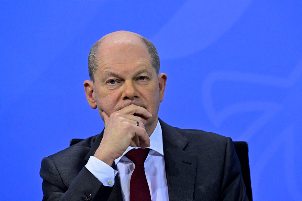 German Chancellor Olaf Scholz addresses a press conference following a meeting on measures to curb the coronavirus disease (COVID-19) pandemic with the heads of government of Germany's federal states at the Chancellery in Berlin, Germany January 7, 2022. John Macdougall/Pool via REUTERS