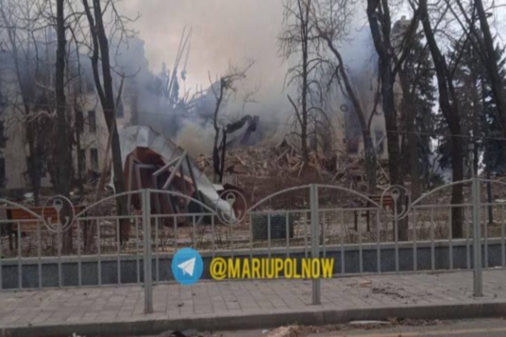 Πόλεμος στην Ουκρανία: Κανένα θύμα από τον βομβαρδισμό στο θέατρο της Μαριούπολης – Τι μεταδίδουν τα τοπικά μέσα - ΔΙΕΘΝΗ