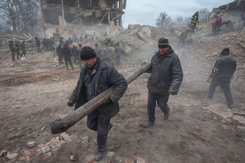 Πόλεμος στην Ουκρανία: Μπήκαν στην Χερσώνα οι Ρώσοι – 70 νεκροί Ουκρανοί σε στρατιωτική βάση - ΕΛΛΑΔΑ