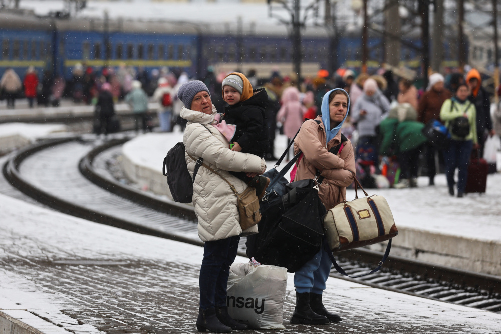 People wait for a train heading to Poland as they flee Russia's invasion of Ukraine, in the train station in Lviv, Ukraine March 5, 2022. REUTERS/Kai Pfaffenbach