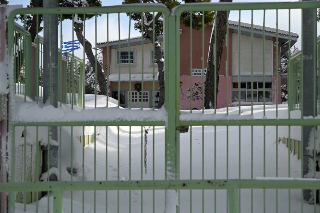 Δυτική Μακεδονία: Προβλήματα στην λειτουργία των σχολείων από την χιονόπτωση - ΕΛΛΑΔΑ
