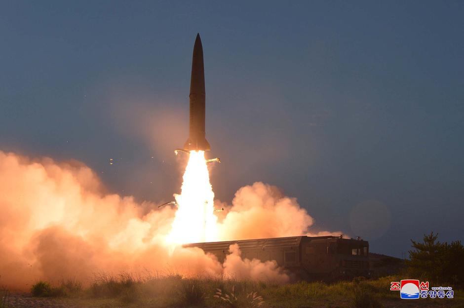 Βόρεια Κορέα: Στην ΑΟΖ της Ιαπωνίας φέρεται να προσγειώθηκε ο διηπειρωτικός πύραυλος – Η Νότια Κορέα απαντά με δοκιμές - ΔΙΕΘΝΗ