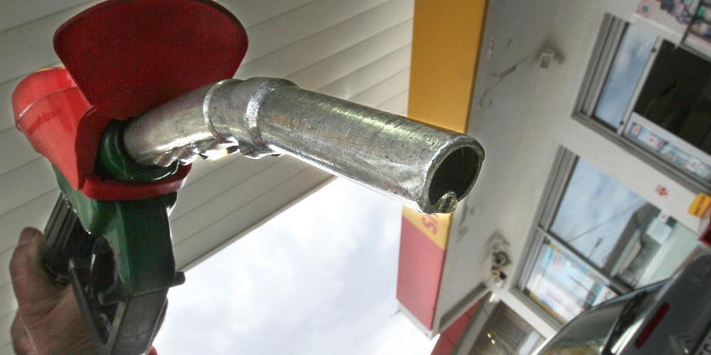 Στα ύψη η βενζίνη: Έξυπνες συμβουλές για να μειώσουμε την κατανάλωση καυσίμου - ΕΛΛΑΔΑ