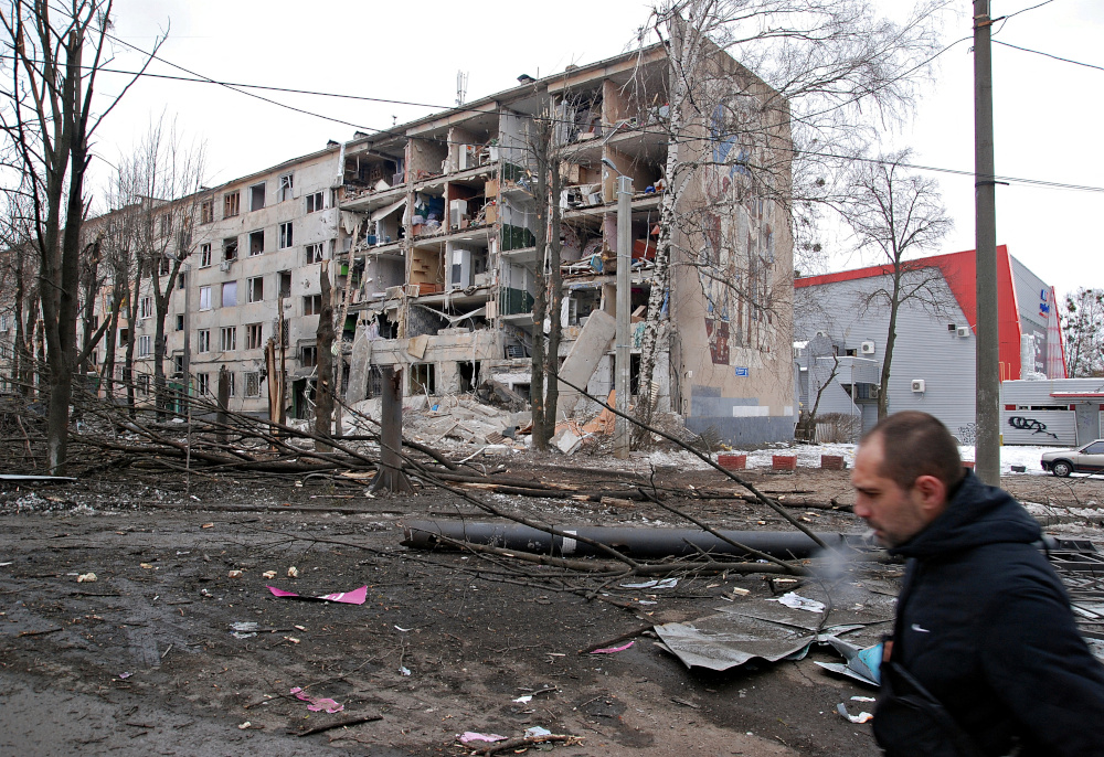 A view shows a residential building damaged by recent shelling during Ukraine-Russia conflict in Kharkiv, Ukraine March 7, 2022. REUTERS/Oleksandr Lapshyn