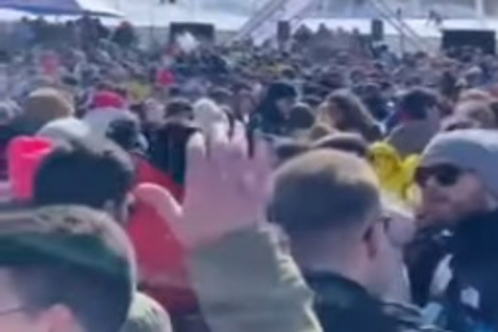 Κορονοϊός: «Αναστέναξε» το χιονοδρομικό κέντρο – Χιλιάδες άτομα σε «snow party» στη Νάουσα [βίντεο] - ΝΕΑ