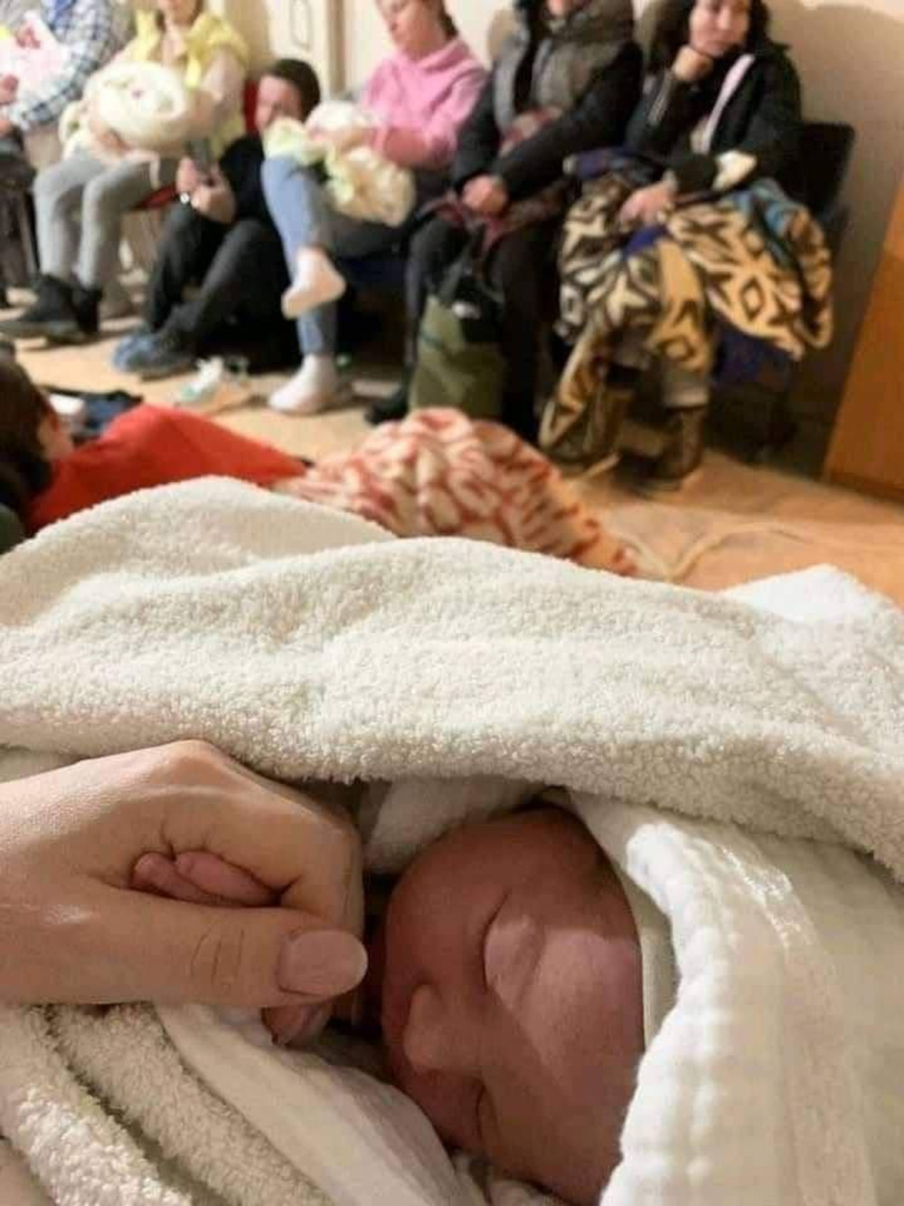 Τα viral της ημέρας: Το μωρό που γεννήθηκε στο μετρό του Κιέβου και έγινε σύμβολο ελπίδας – Το αντιπολεμικό μήνυμα ενός μικρού κοριτσιού στο Instagram - ΔΙΕΘΝΗ