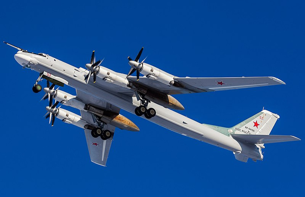 800px-Tupolev_Tu-95MS_Jan_2015