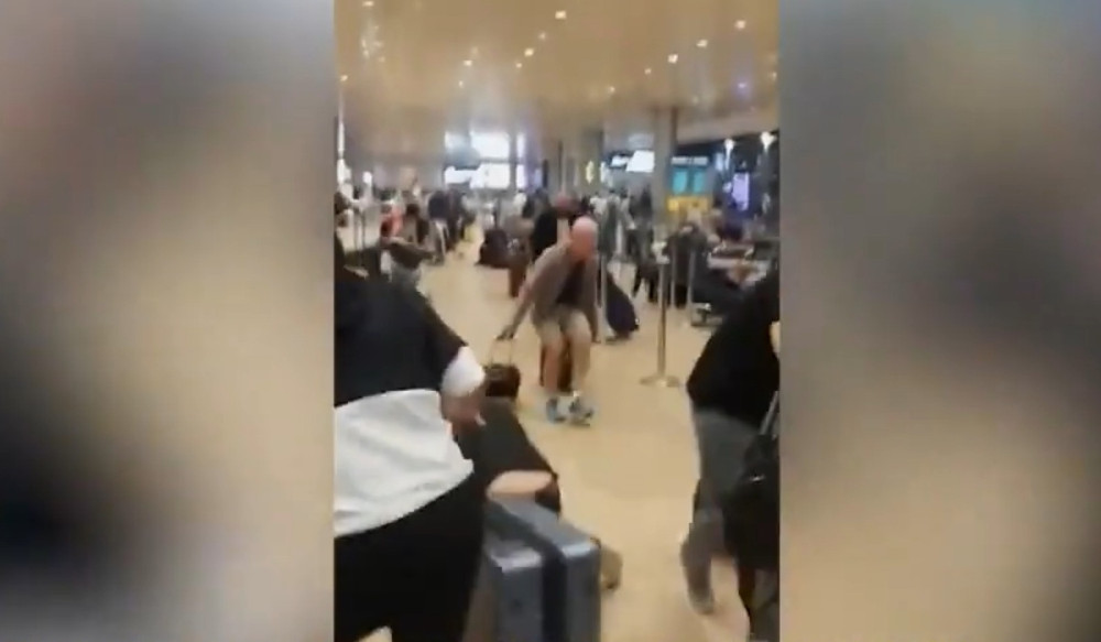 Πανικός στο αεροδρόμιο του Τελ Αβίβ: Tουρίστες πήραν για... «σουβενίρ» οβίδα! - ΔΙΕΘΝΗ