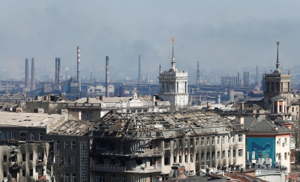 A view shows a plant of Azovstal Iron and Steel Works company behind buildings damaged in the course of Ukraine-Russia conflict in the southern port city of Mariupol, Ukraine April 7, 2022. REUTERS/Alexander Ermochenko