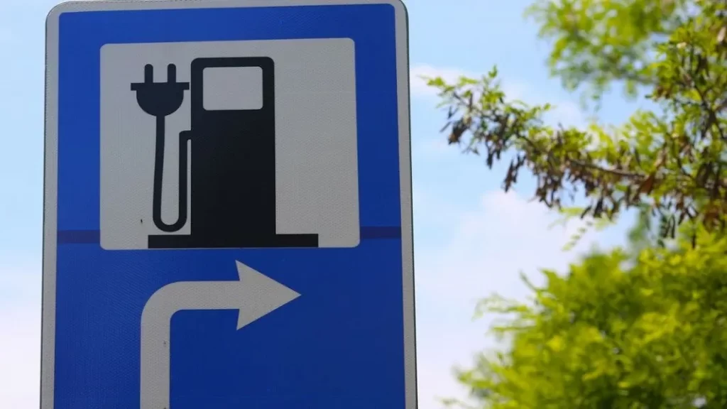 Τέλος τα αυτοκίνητα βενζίνης-diesel – Πιο φθηνή η ηλεκτροκίνηση! - ΝΕΑ