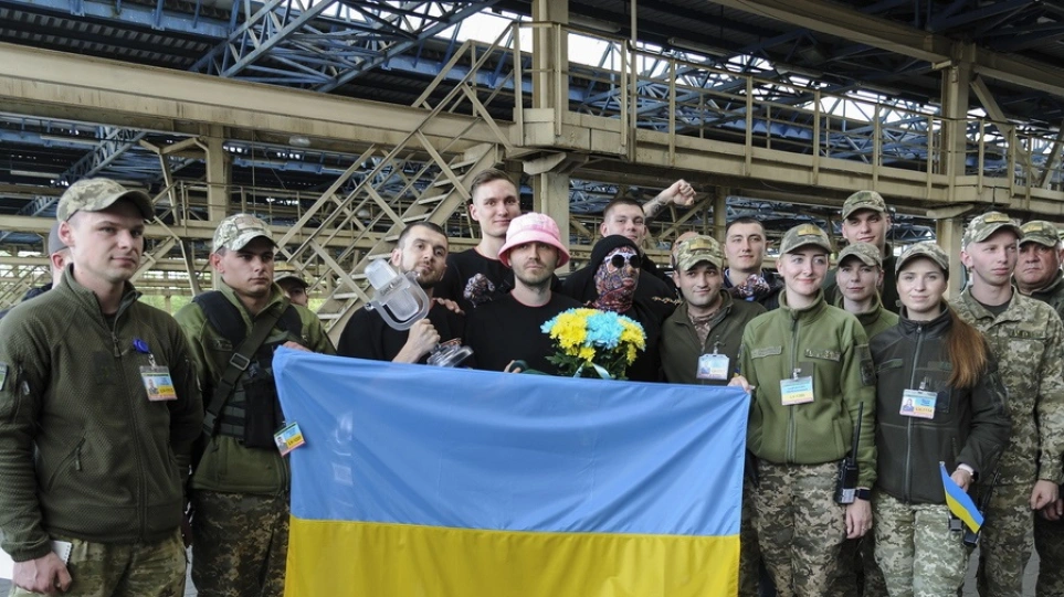 Οι θριαμβευτές της Eurovision επέστρεψαν στην Ουκρανία: Με λουλούδια τους υποδέχθηκαν οι στρατιώτες - LIFESTYLE