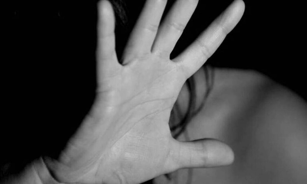 «Με βίαζε ο πατέρας μου και η μητέρα μου, μού έδινε ναρκωτικά» - Καταγγελία 22χρονης στις Σέρρες - ΕΛΛΑΔΑ