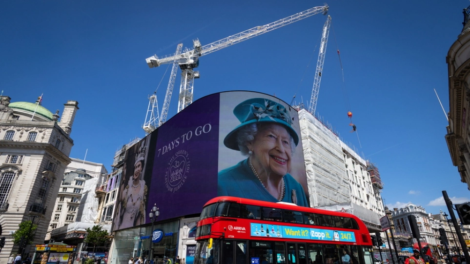 Η Βρετανία ετοιμάζεται να τιμήσει τα 70 χρόνια της Βασίλισσας Ελισάβετ στον θρόνο - ΔΙΕΘΝΗ