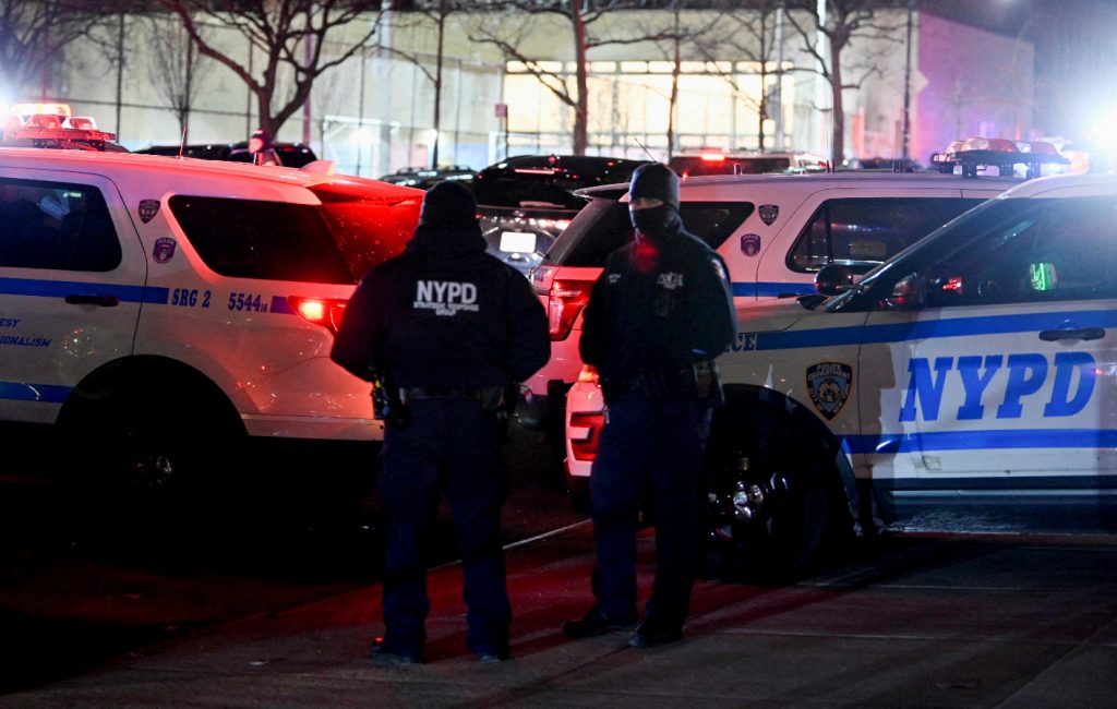 Emergency personnel respond at the scene where NYPD officers were shot while responding to a domestic violence call in the Harlem neighborhood of New York City, U.S., January 21, 2022.  REUTERS/Lloyd Mitchell