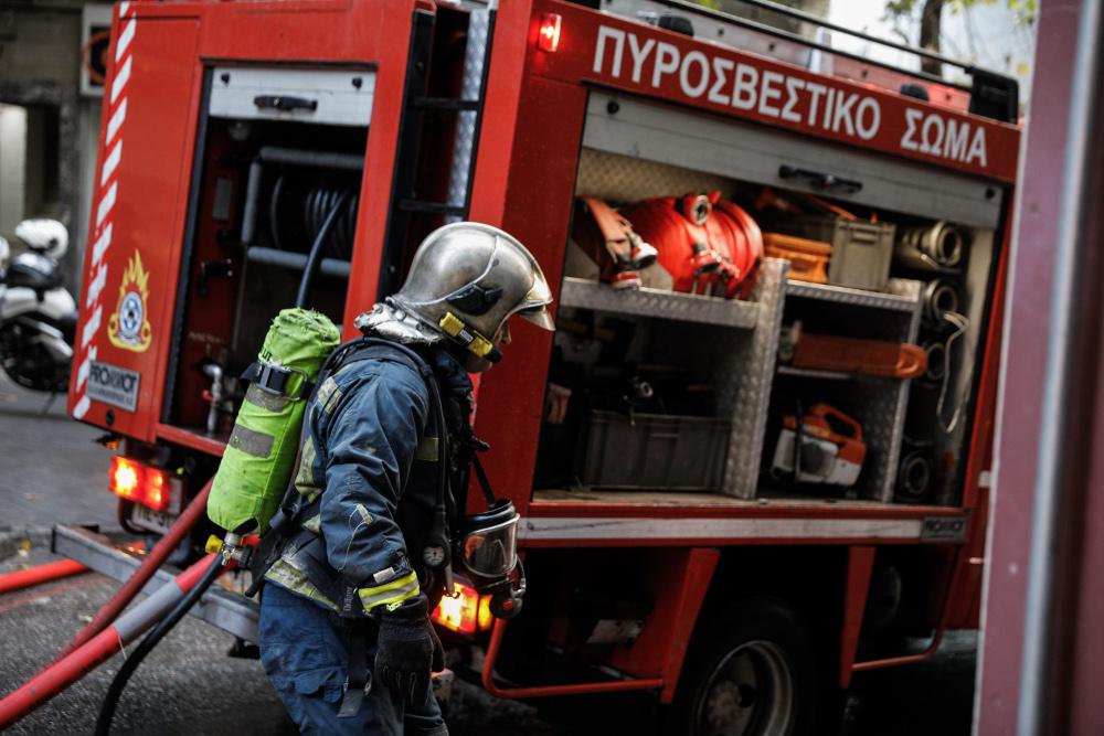 Φωτιά σε κτήριο επί της οδού Καποδιστρίου στην Αθήνα - ΕΛΛΑΔΑ