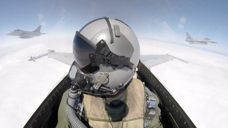 Εντυπωσιακές εικόνες: Ελληνικά F-16 σε μεγάλη πολυεθνική άσκηση στη Βρετάνη της Γαλλίας - ΕΛΛΑΔΑ