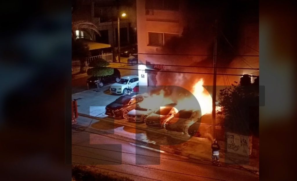 Παλαιό Φάληρο: Βίντεο – ντοκουμέντο από την εμπρηστική επίθεση σε μάντρα αυτοκίνητων - ΕΛΛΑΔΑ