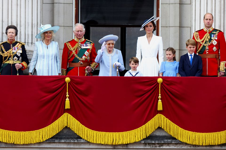 Βρετανία: Χιλιάδες κόσμου στο Λονδίνο για το Πλατινένιο Ιωβηλαίο της βασίλισσας Ελισάβετ - ΔΙΕΘΝΗ