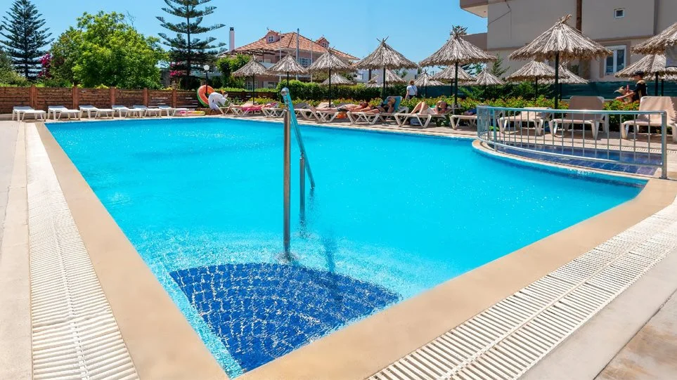 Ηλικιωμένη τουρίστρια πέθανε σε πισίνα ξενοδοχείου στην Κρήτη - ΕΛΛΑΔΑ