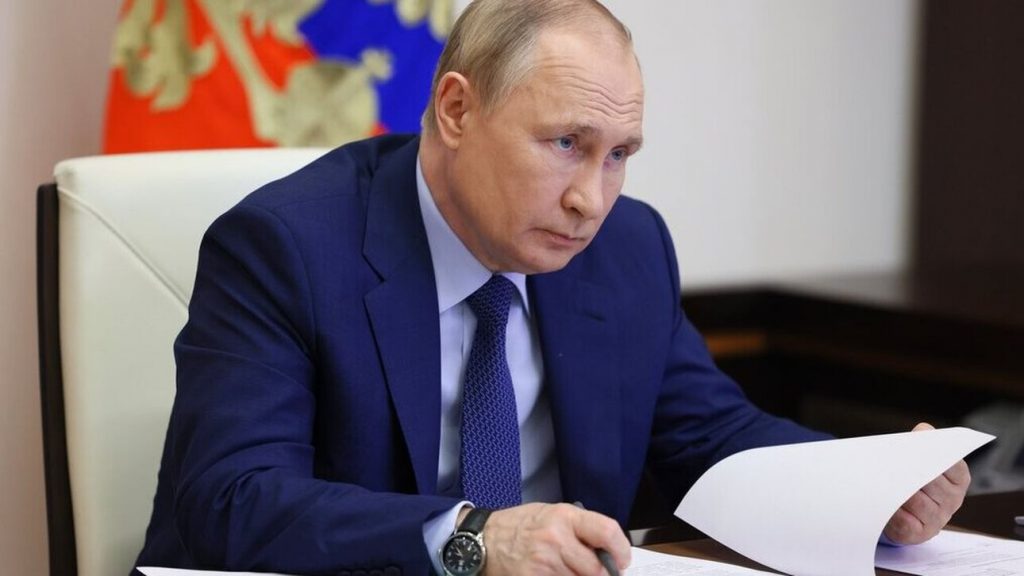 ΕΚΠΑ: «Ξηλώνει» τον τίτλο του επίτιμου διδάκτορα από τον Πούτιν - ΕΛΛΑΔΑ