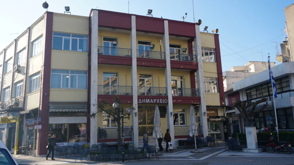 Τύρναβος: Δημότης φέρεται να ξυλοκόπησε υπάλληλο του Δήμου - ΕΛΛΑΔΑ