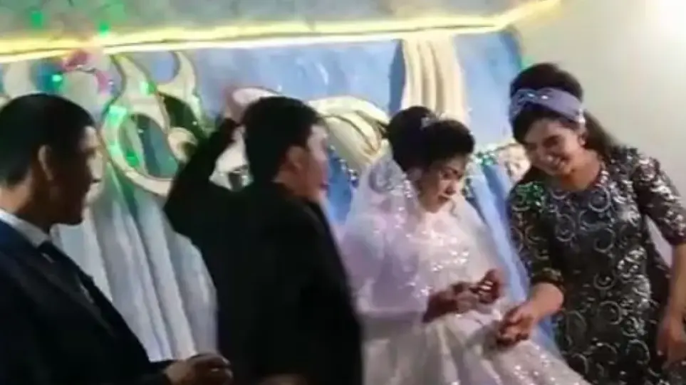 Ουζμπεκιστάν: Για βιαιοπραγία κατηγορείται ο γαμπρός που χτύπησε τη νύφη επειδή έχασε σε γαμήλιο παιχνίδι - ΔΙΕΘΝΗ