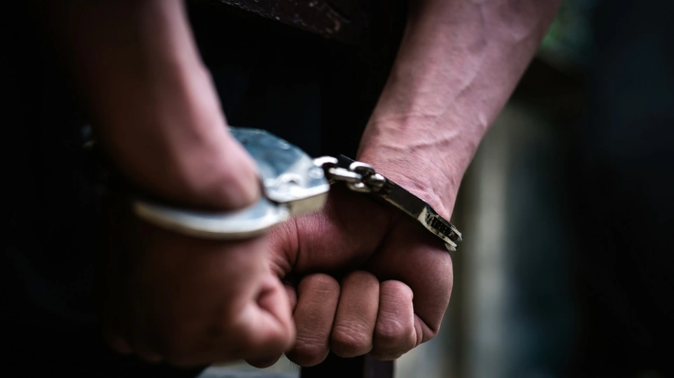 Για απάτες ύψους 120.000 ευρώ κατηγορείται 42χρονος που συνελήφθη - ΕΛΛΑΔΑ
