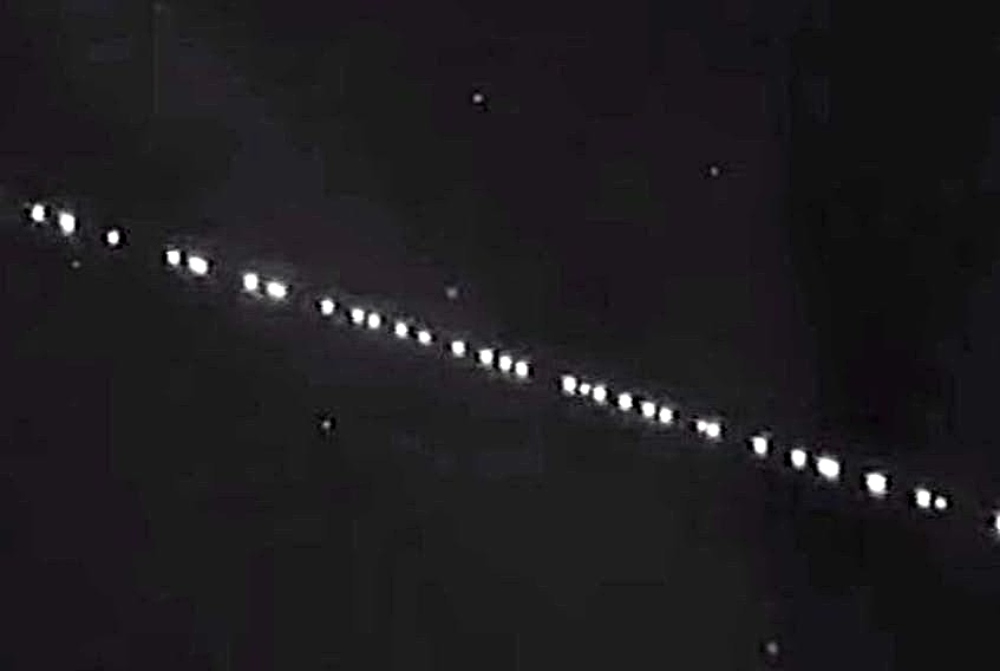 Τι ήταν οι περίεργες φωτεινές κουκκίδες που εμφανίστηκαν στον ελλαδικό ουρανό - ΕΛΛΑΔΑ