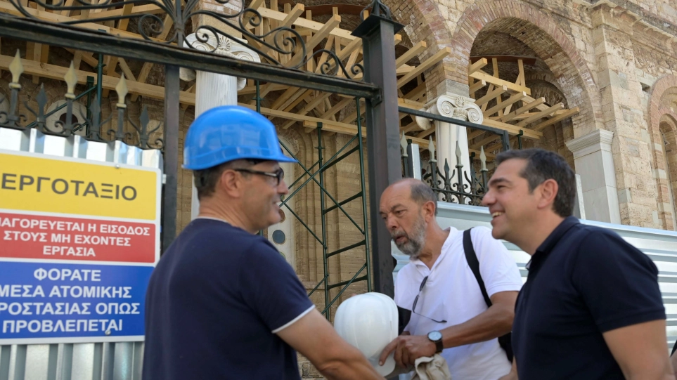 Επίσκεψη του Αλέξη Τσίπρα στη Σάμο - Συνομίλησε με σεισμόπληκτους - ΠΟΛΙΤΙΚΗ