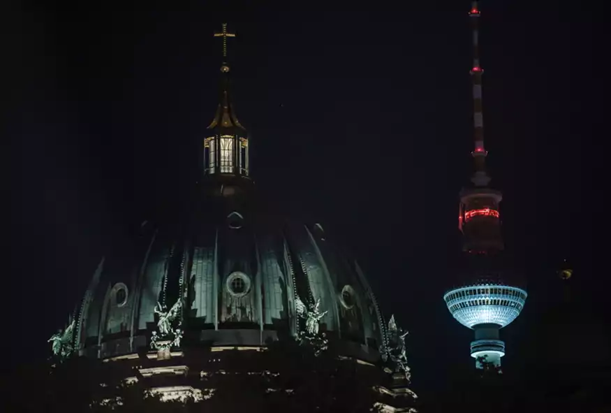 Δραματικές προσπάθειες εξοικονόμησης ενέργειας στη Γερμανία: Κατεβάζουν τον... γενικό σε 200 μνημεία στο Βερολίνο - ΔΙΕΘΝΗ