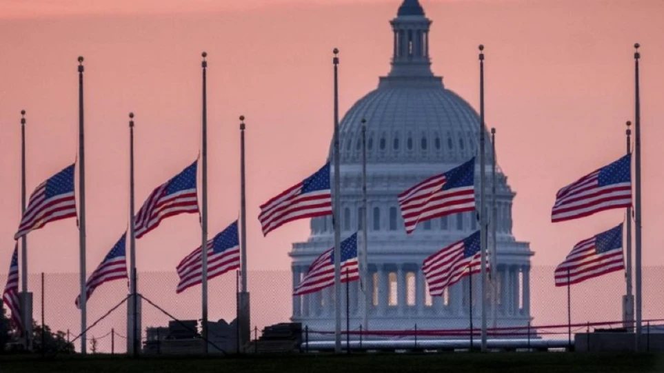 Μεσίστιες οι σημαίες στις ΗΠΑ μετά τη δολοφονία του Σίνζο Άμπε - ΔΙΕΘΝΗ