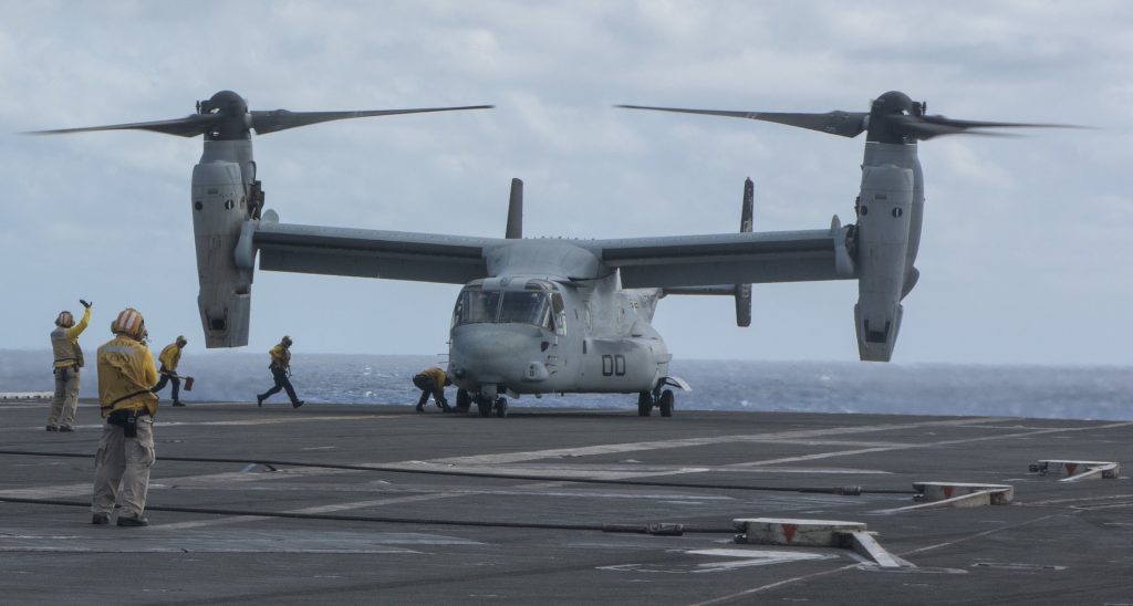 ΗΠΑ: Η συγκλονιστική στιγμή που ένα ελικόπτερο συντρίβεται πάνω σε αεροπλανοφόρο του πολεμικού ναυτικού - ΔΙΕΘΝΗ