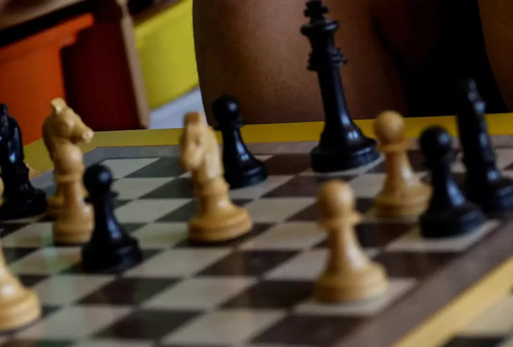Γαλλία: Ρεκόρ Γκίνες για το μεγαλύτερο πιόνι σκάκι διεκδικεί ένας «βασιλιάς» ύψους 6,25 μέτρων - ΠΕΡΙΕΡΓΑ