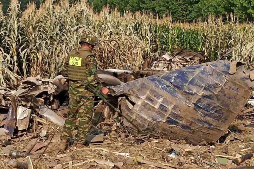 Συντριβή αεροπλάνου στην Καβάλα: 10 μύθοι και αλήθειες για την πτώση του Antonov Συντριβή αεροπλάνου στην Καβάλα: 10 μύθοι και αλήθειες για την πτώση του Antonov - ΕΛΛΑΔΑ