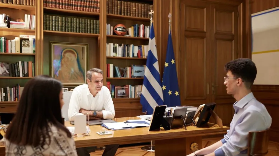 Μητσοτάκης στον Ιρανό αριστούχο των Πανελλαδικών: «Η Ελλάδα είναι μια χώρα ανοιχτή σε όσους θέλουν να ενσωματωθούν» - ΠΟΛΙΤΙΚΗ