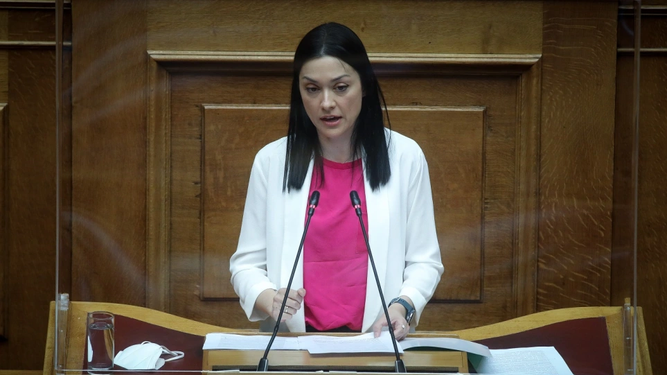 nadia_giannakopoulou_parliament