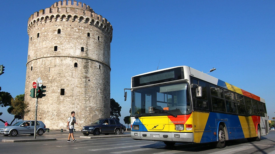 Θεσσαλονίκη: Στο πειθαρχικό ο οδηγός του ΟΑΣΘ για τη σεξιστική επίθεση στην επιβάτιδα με το μπουστάκι - ΕΛΛΑΔΑ