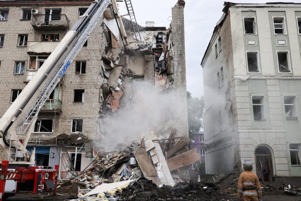 Ουκρανία: Στους 18 οι νεκροί από τον βομβαρδισμό των Ρώσων σε πολυκατοικία - ΔΙΕΘΝΗ