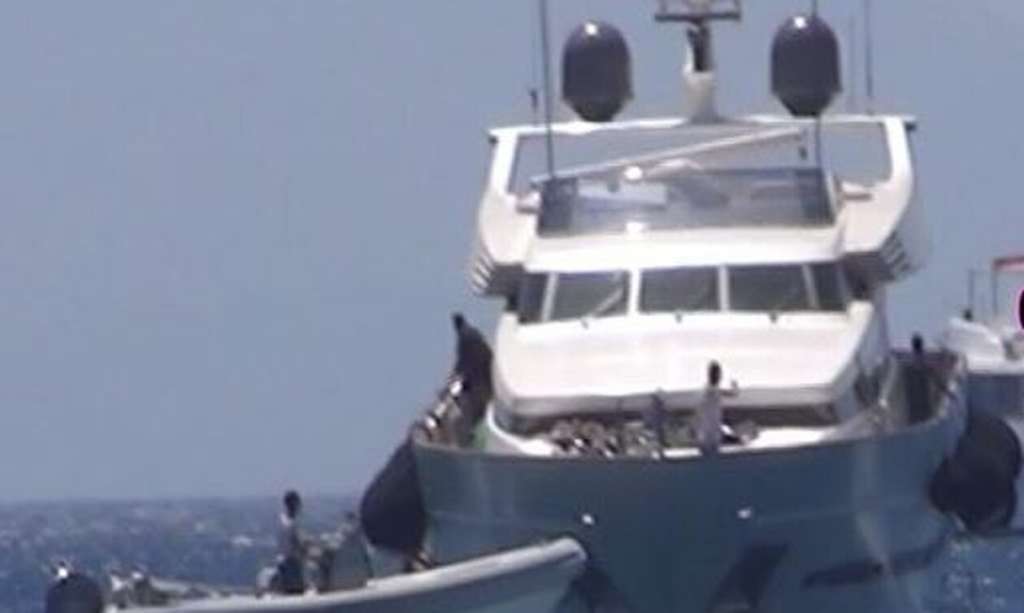 Μύκονος: Υπερπολυτελές σκάφος προσέκρουσε σε ξέρα - Προσπάθειες από το Λιμενικό για να μην βυθιστεί - ΕΛΛΑΔΑ