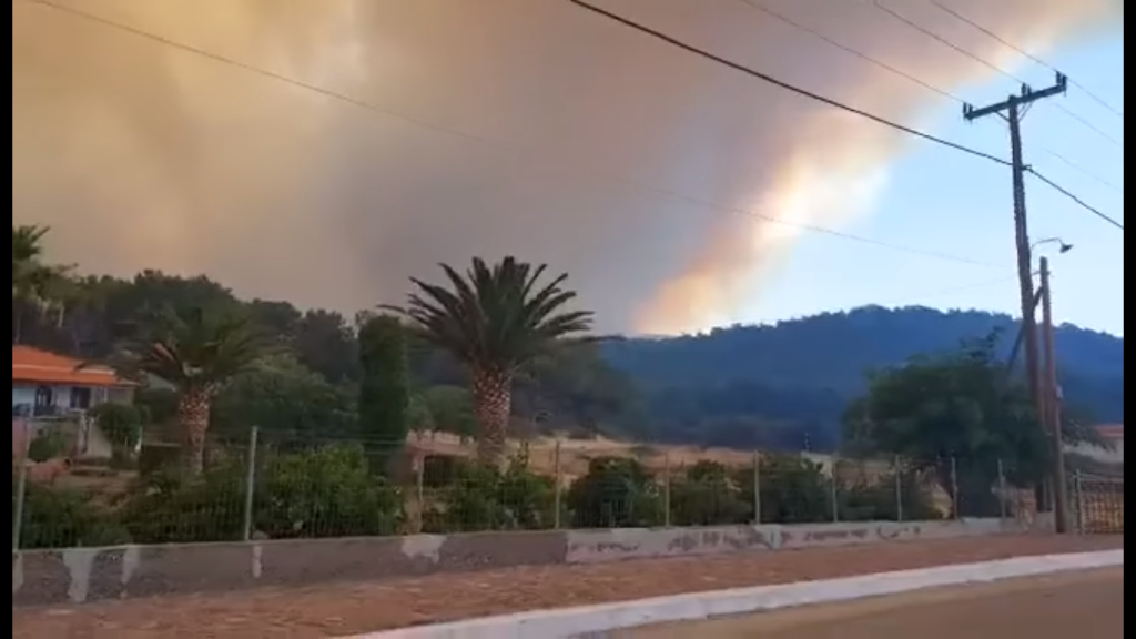 Μεγάλη φωτιά στη Λέσβο - Εκκενώνονται προληπτικά τα Βατερά - ΕΛΛΑΔΑ