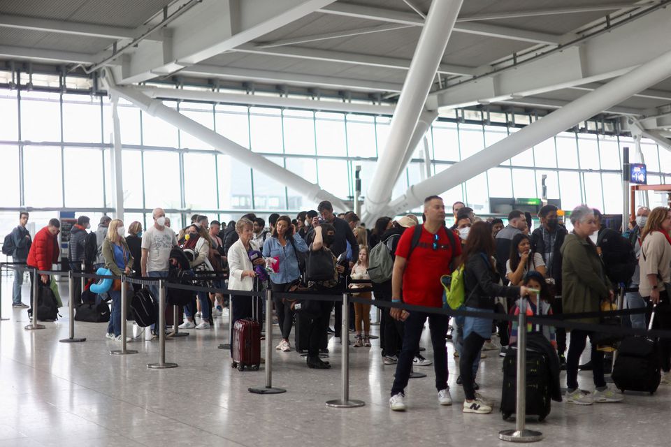 Βρετανία: Εκατοντάδες ακυρώσεις πτήσεων - Χάος στα αεροδρόμια - Τι ισχύει για τις πτήσεις προς Ελλάδα - ΔΙΕΘΝΗ