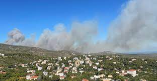 Φωτιά στην Πεντέλη - Εκκένωση από Ντράφι προς Παλλήνη, ανεξέλεγκτο το μέτωπο - ΕΛΛΑΔΑ