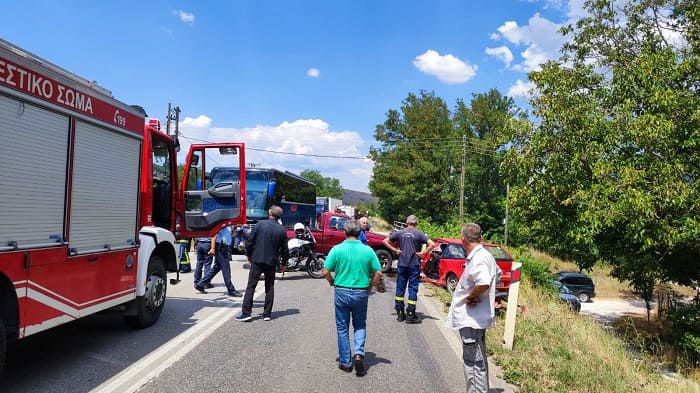 Ιωάννινα: Ένας νεκρός σε τροχαίο με λεωφορείο και 3 αυτοκίνητα - ΝΕΑ