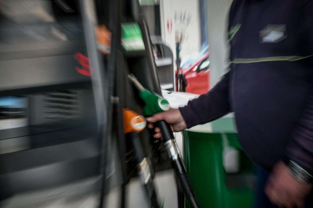 Kαύσιμα: «Καίει» η τιμή της βενζίνης [βίντεο] - ΕΛΛΑΔΑ