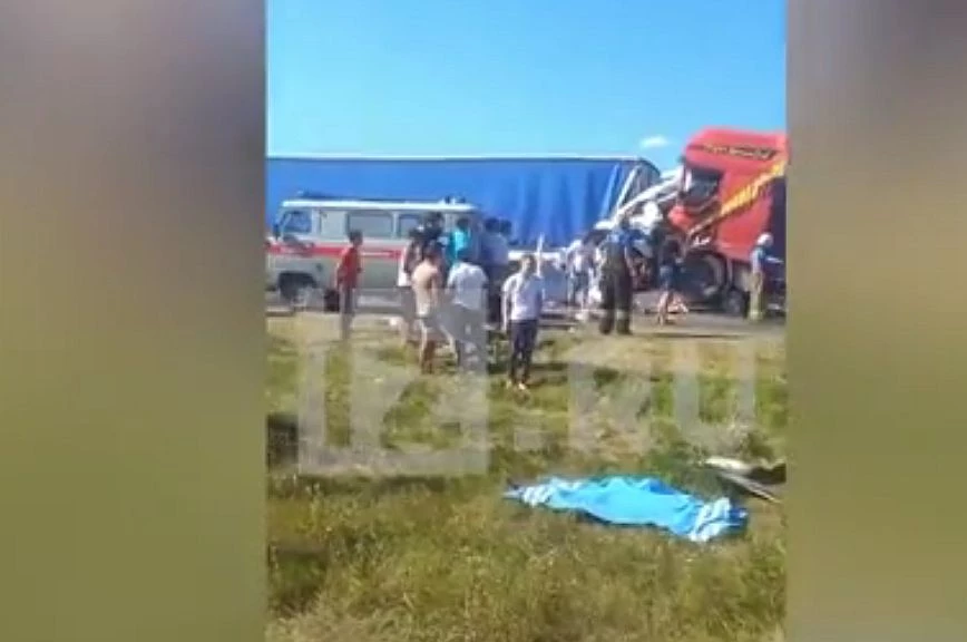 Ρωσία: Δεκαέξι νεκροί σε σύγκρουση μίνι βαν και δύο φορτηγών - ΔΙΕΘΝΗ