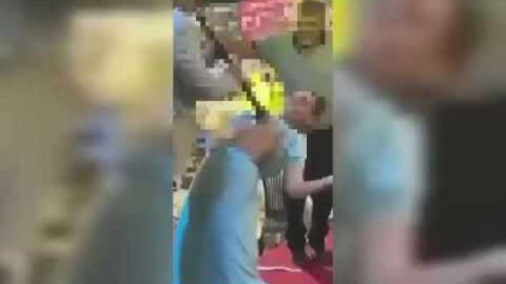 Απίστευτο σκηνικό στο Αγρίνιο: Γυναίκα σε πανηγύρι έβγαλε έξω το στήθος της και ο κλαρινιτζής έπαιζε πάνω της (βίντεο) - ΠΕΡΙΕΡΓΑ