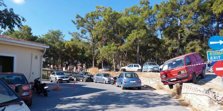 Κρήτη: Αυτό είναι το πιο «επιτυχημένο» παρκάρισμα που έχεις δει - ΕΛΛΑΔΑ