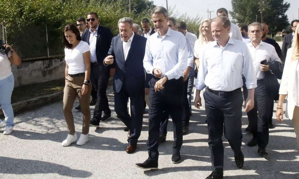 Περιοδεία Μητσοτάκη στις Σέρρες: Το «προσωπικό» δώρο που συγκίνησε τον πρωθυπουργό - ΕΛΛΑΔΑ
